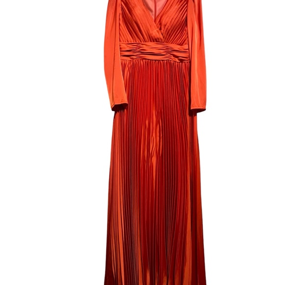 Leena for Mac Duggal satin gown. Size 6
Style # 26542 in Sunset color - Picture 4 of 7